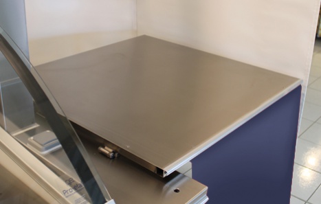 tables latérales en inox remorque magasin commerçant