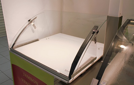 vitrine en verre avec joues remorque magasin commerçant